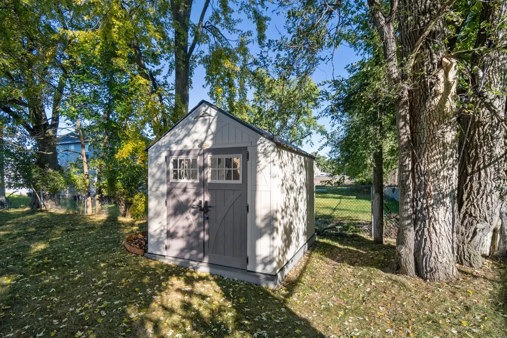 108 Grand Street Leoni Township MI 49254