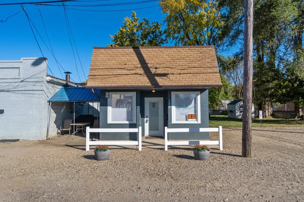108 Grand Street Leoni Township MI 49254
