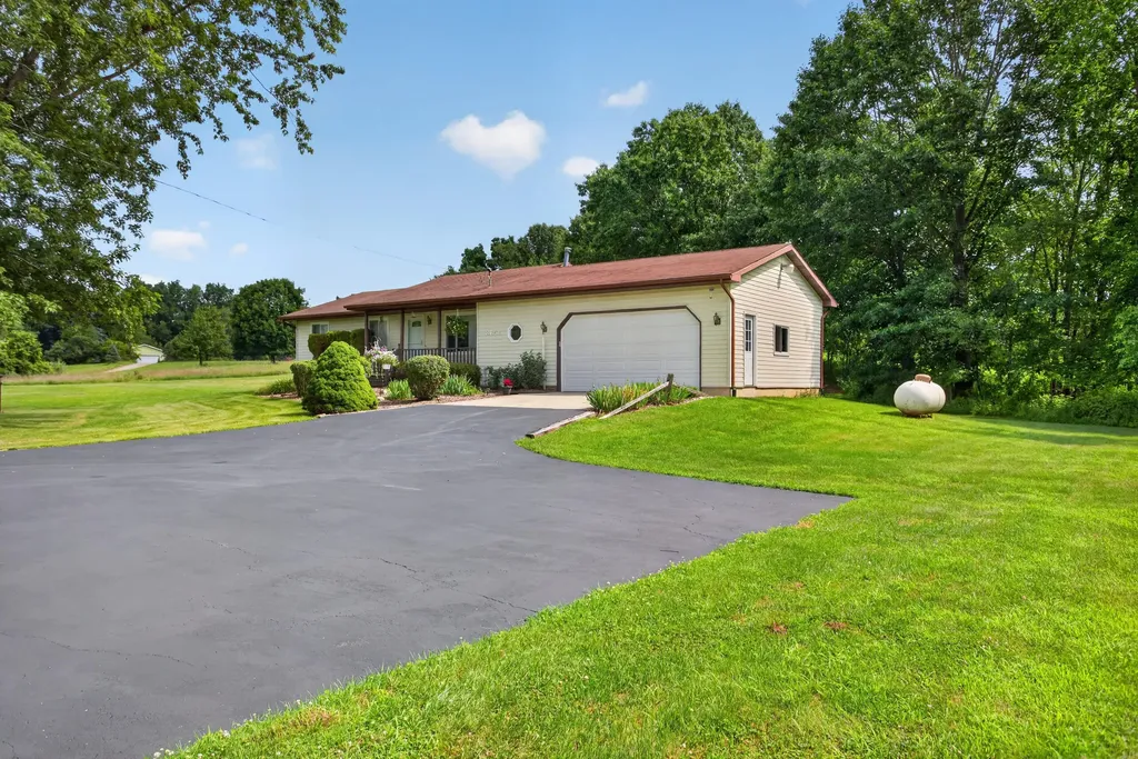 3651 Dexter Trail Stockbridge Township MI 49285