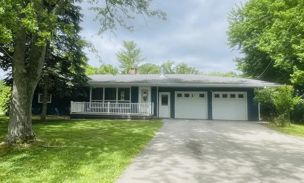 1806 Barr Street Hillsdale City MI 49242