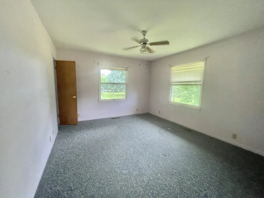 1806 Barr Street Hillsdale City MI 49242