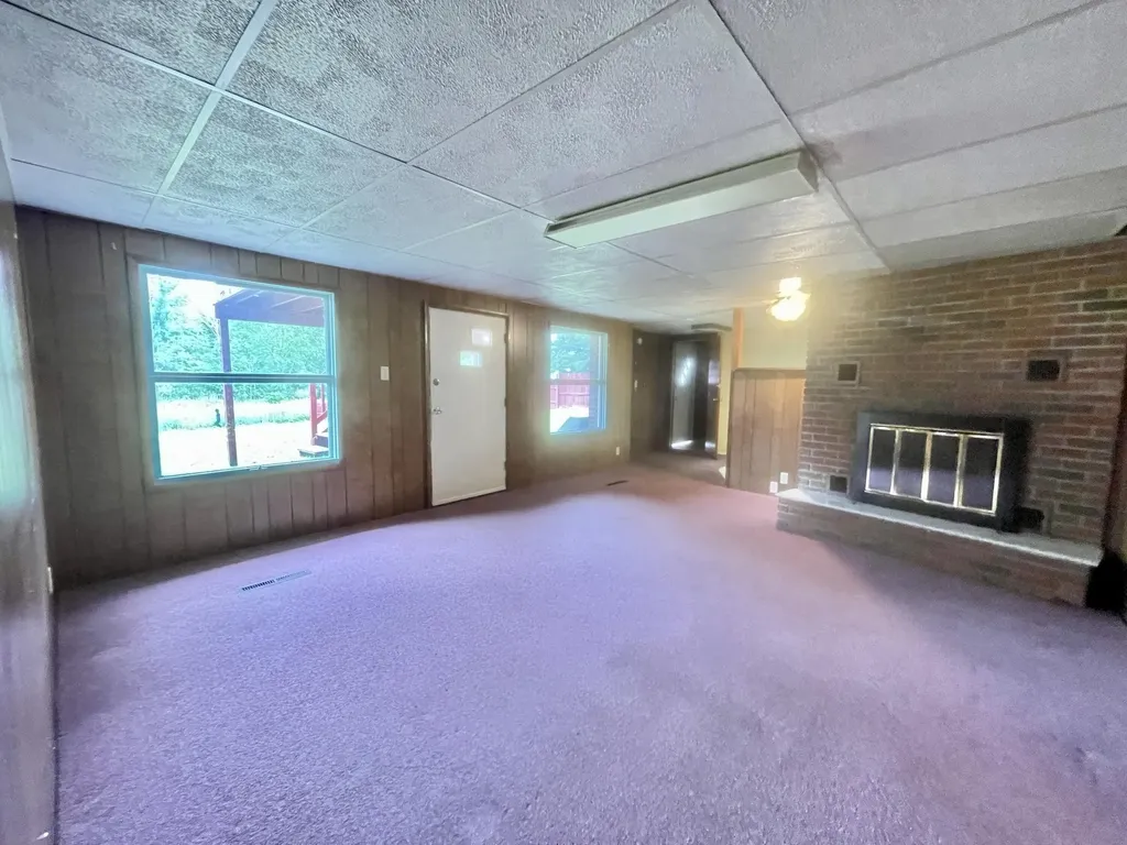 1806 Barr Street Hillsdale City MI 49242