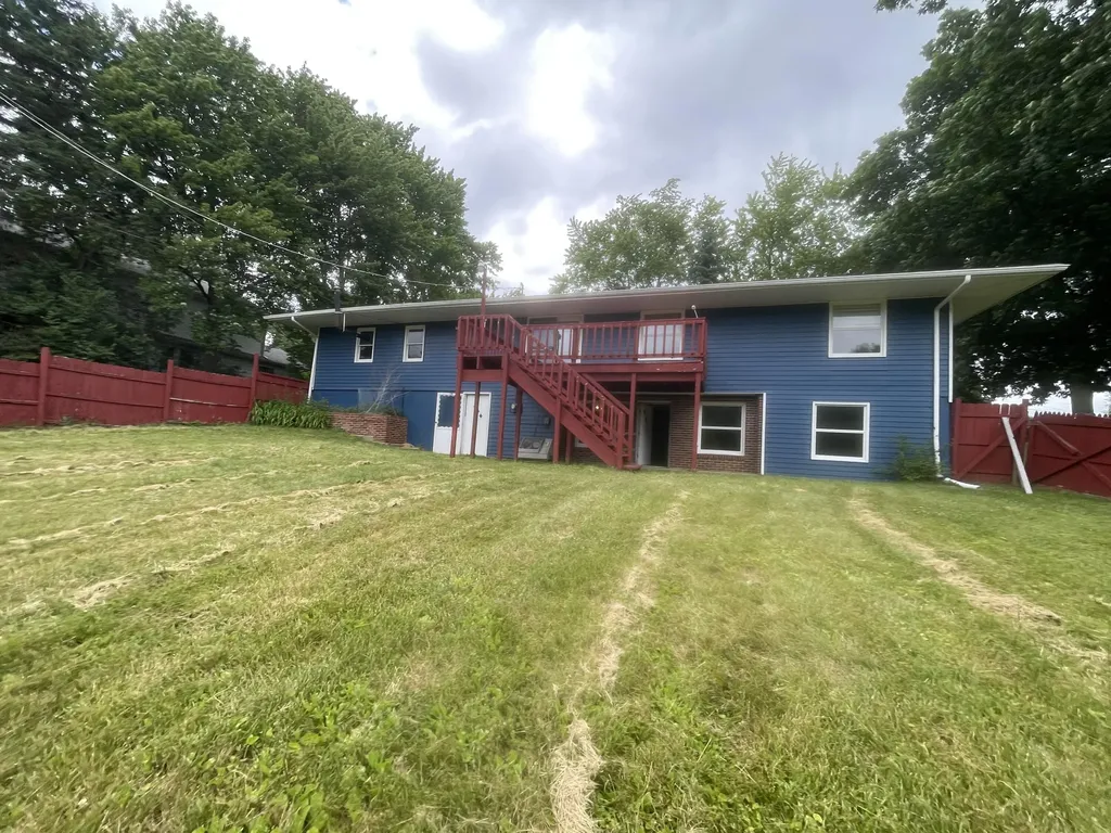 1806 Barr Street Hillsdale City MI 49242