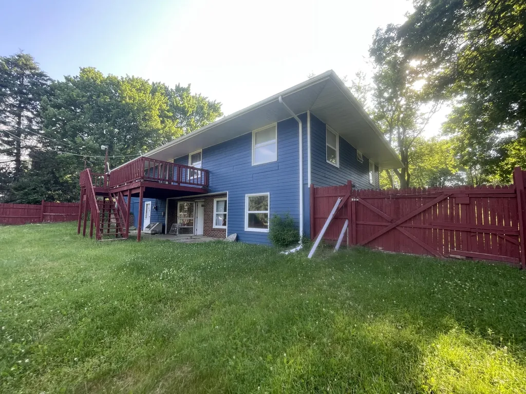 1806 Barr Street Hillsdale City MI 49242