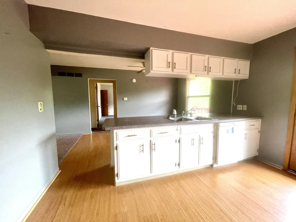 1806 Barr Street Hillsdale City MI 49242