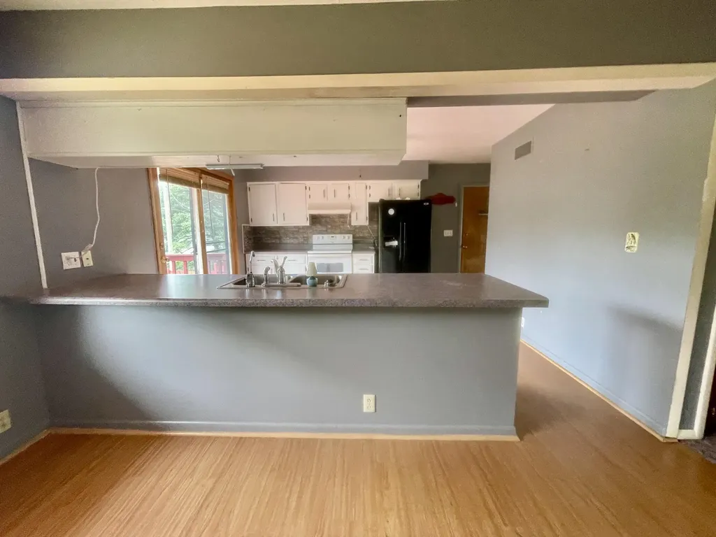 1806 Barr Street Hillsdale City MI 49242