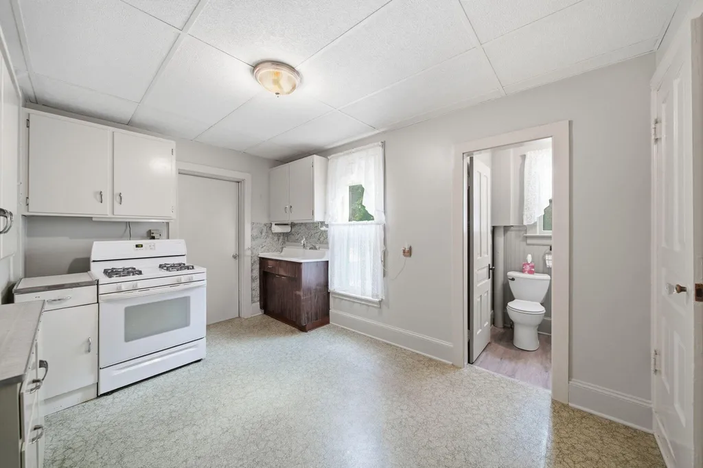 615 2nd Street Jackson City MI 49203