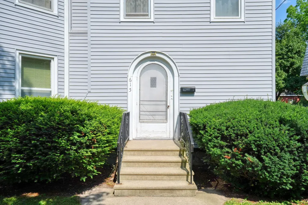 615 2nd Street Jackson City MI 49203