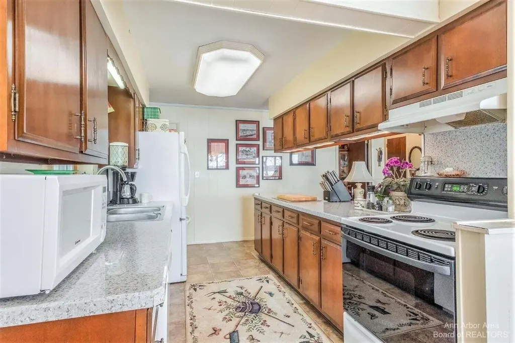 1827 Wamplers Heights Drive Norvell Township MI 49230