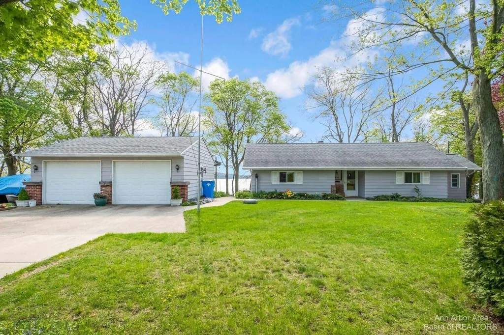 1827 Wamplers Heights Drive Norvell Township MI 49230