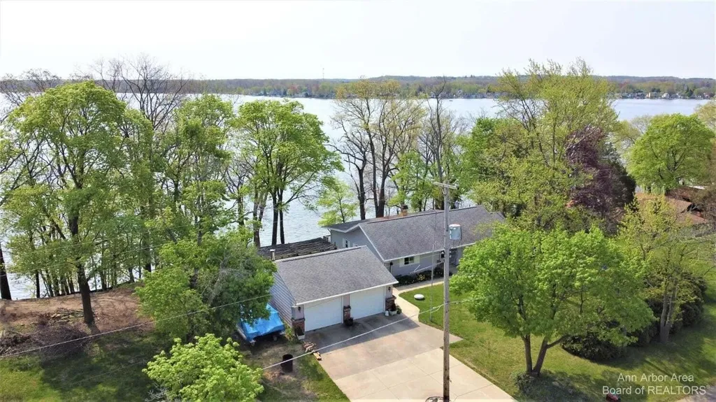 1827 Wamplers Heights Drive Norvell Township MI 49230