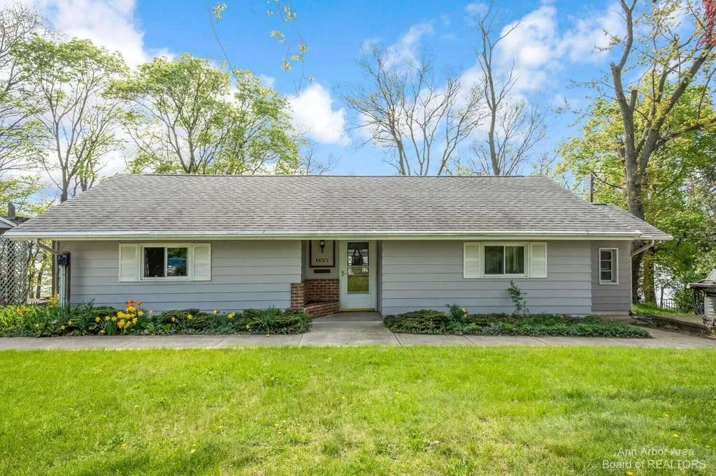 1827 Wamplers Heights Drive Norvell Township MI 49230