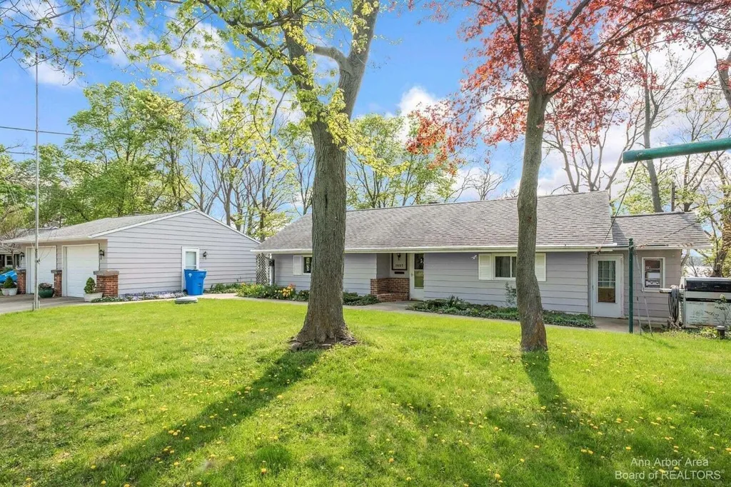 1827 Wamplers Heights Drive Norvell Township MI 49230