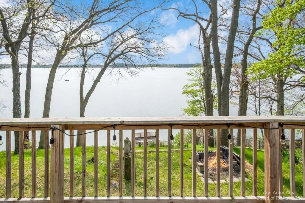 1827 Wamplers Heights Drive Norvell Township MI 49230