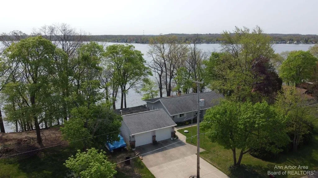 1827 Wamplers Heights Drive Norvell Township MI 49230