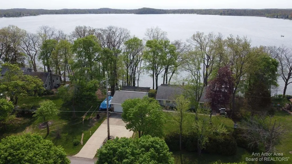 1827 Wamplers Heights Drive Norvell Township MI 49230
