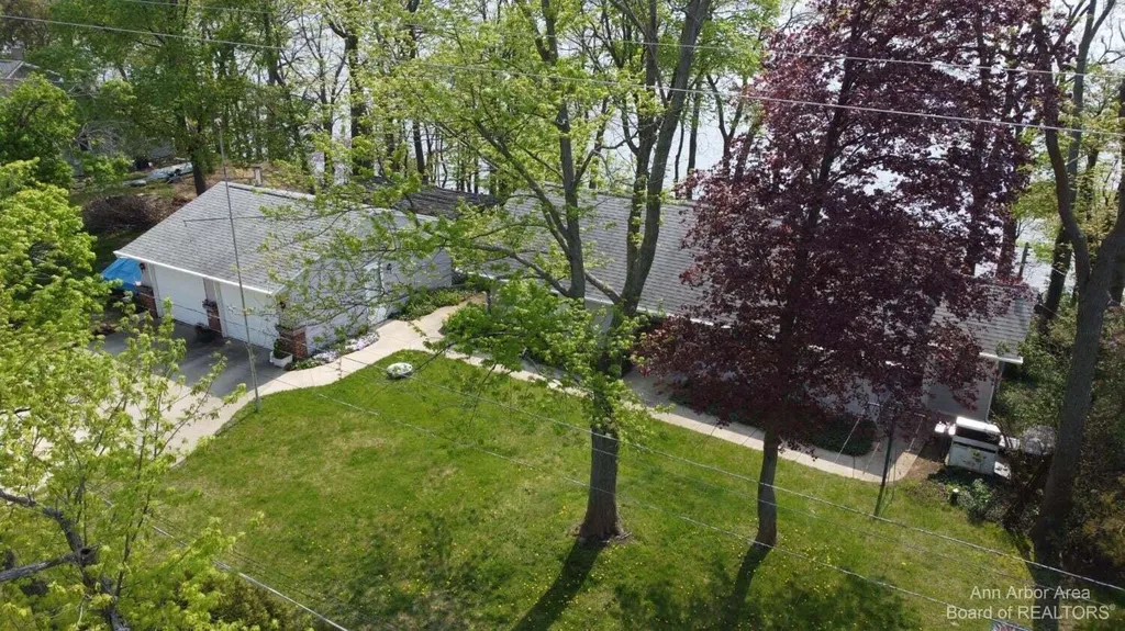 1827 Wamplers Heights Drive Norvell Township MI 49230