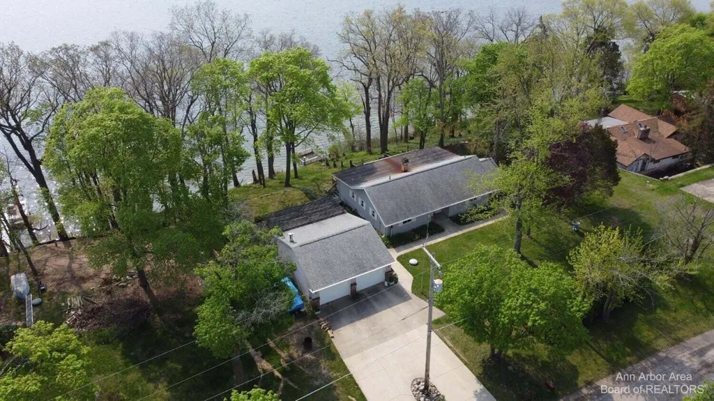 1827 Wamplers Heights Drive Norvell Township MI 49230