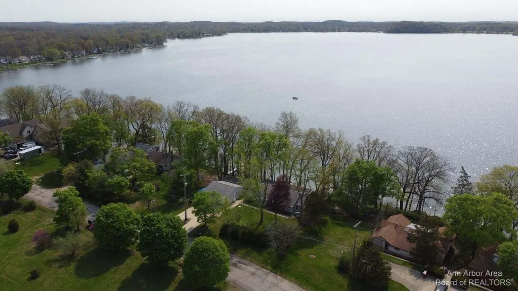1827 Wamplers Heights Drive Norvell Township MI 49230
