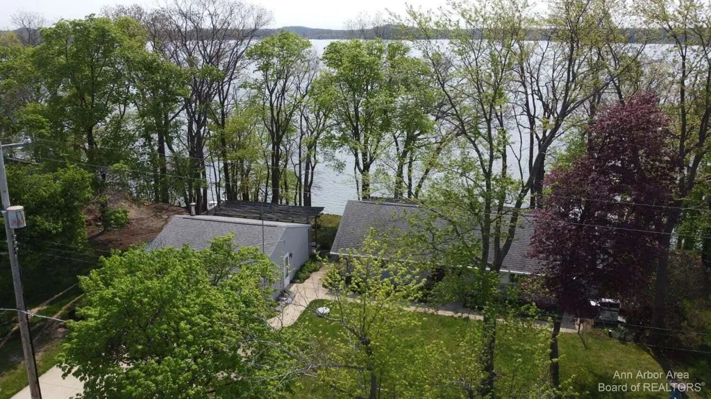 1827 Wamplers Heights Drive Norvell Township MI 49230