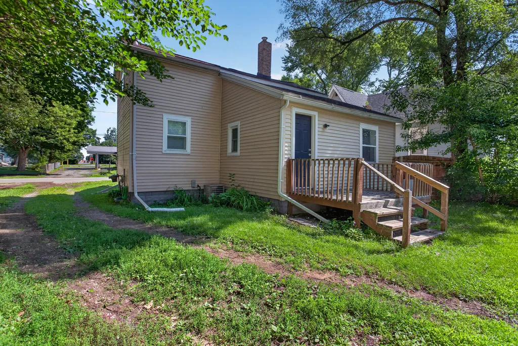 105 Avondale Avenue Summit Township MI 49203