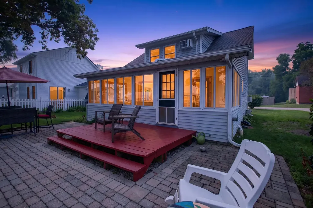 321 Oakwood Avenue Columbia Township MI 49234