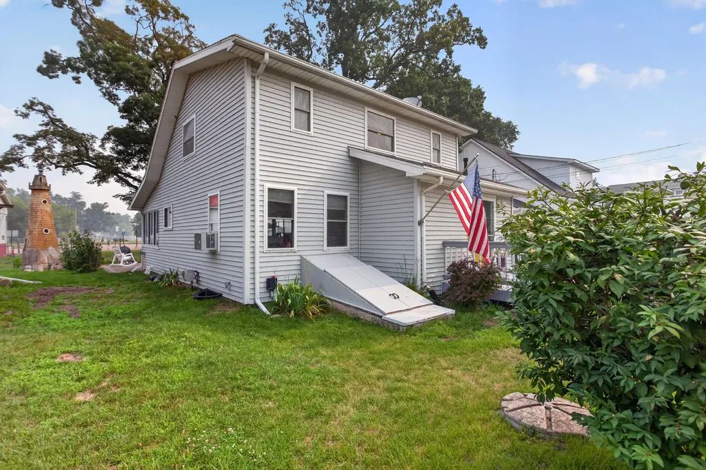 321 Oakwood Avenue Columbia Township MI 49234