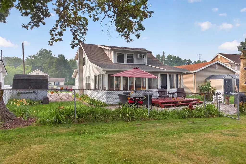 321 Oakwood Avenue Columbia Township MI 49234