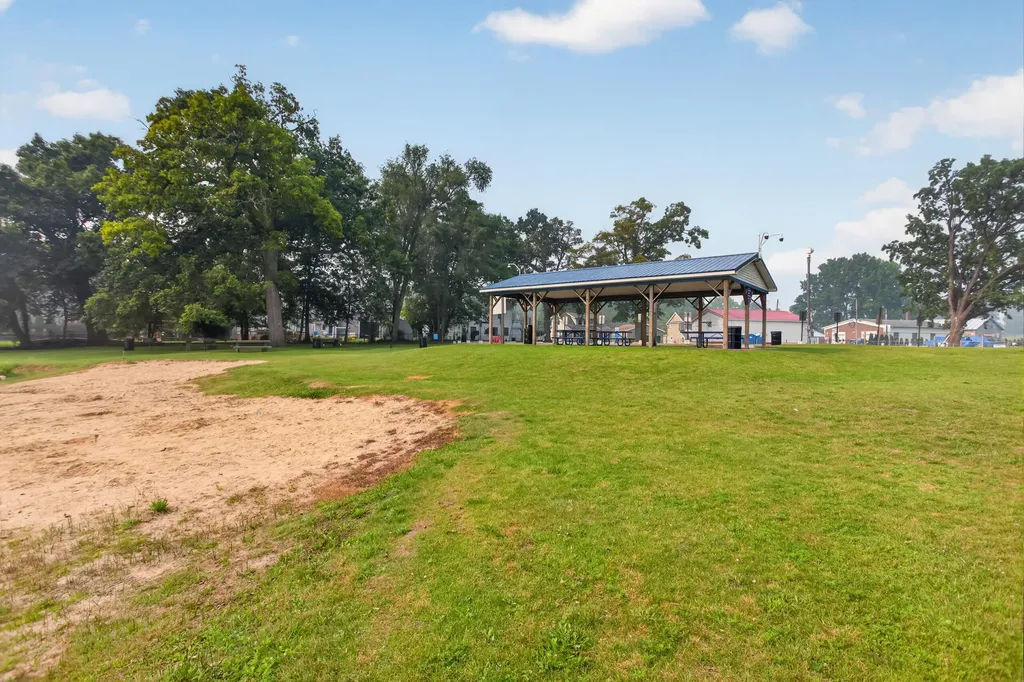 321 Oakwood Avenue Columbia Township MI 49234