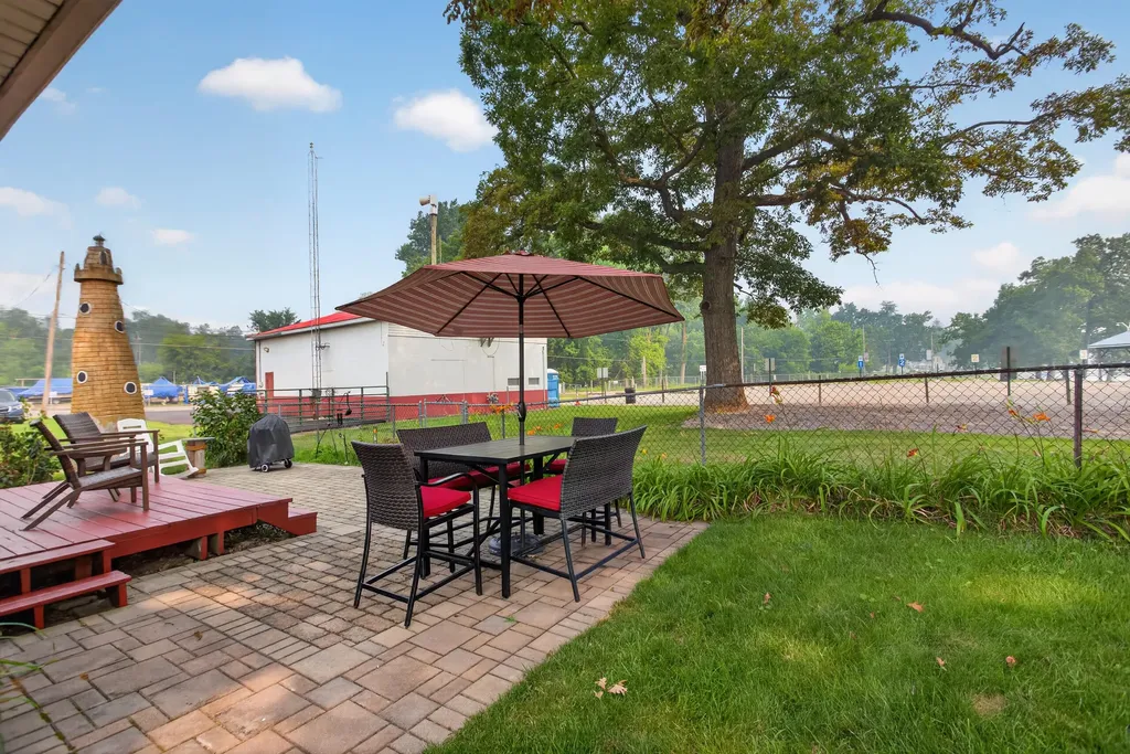 321 Oakwood Avenue Columbia Township MI 49234