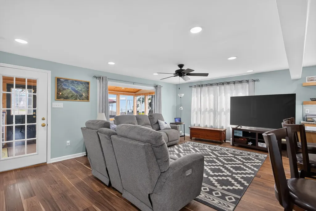 321 Oakwood Avenue Columbia Township MI 49234