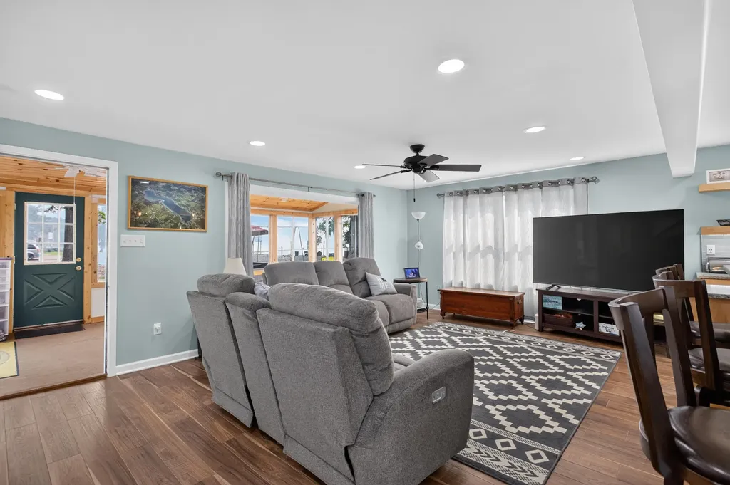 321 Oakwood Avenue Columbia Township MI 49234