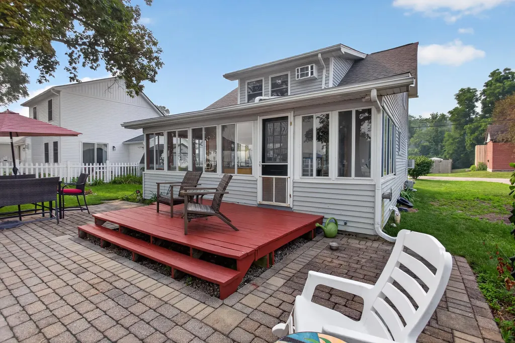 321 Oakwood Avenue Columbia Township MI 49234