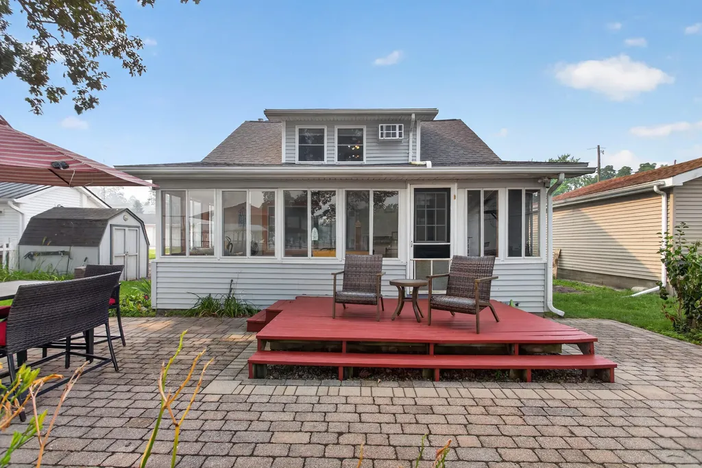 321 Oakwood Avenue Columbia Township MI 49234