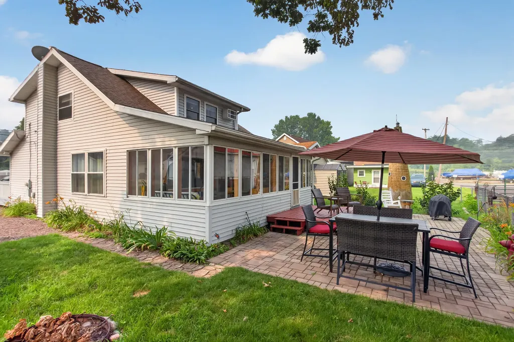 321 Oakwood Avenue Columbia Township MI 49234