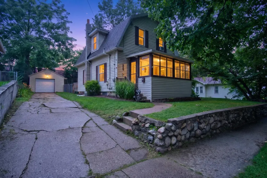 916 Lincoln Street Jackson City MI 49202
