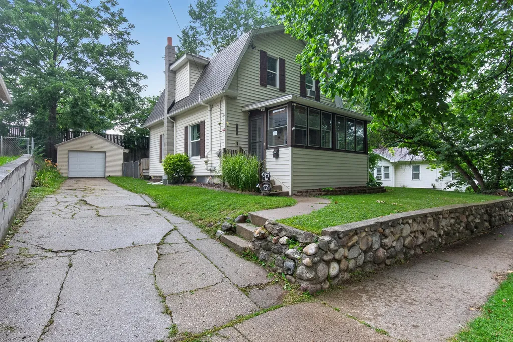 916 Lincoln Street Jackson City MI 49202