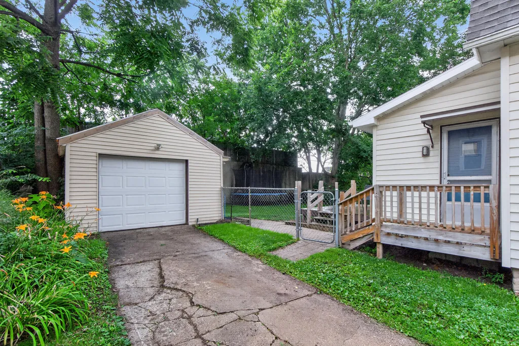 916 Lincoln Street Jackson City MI 49202