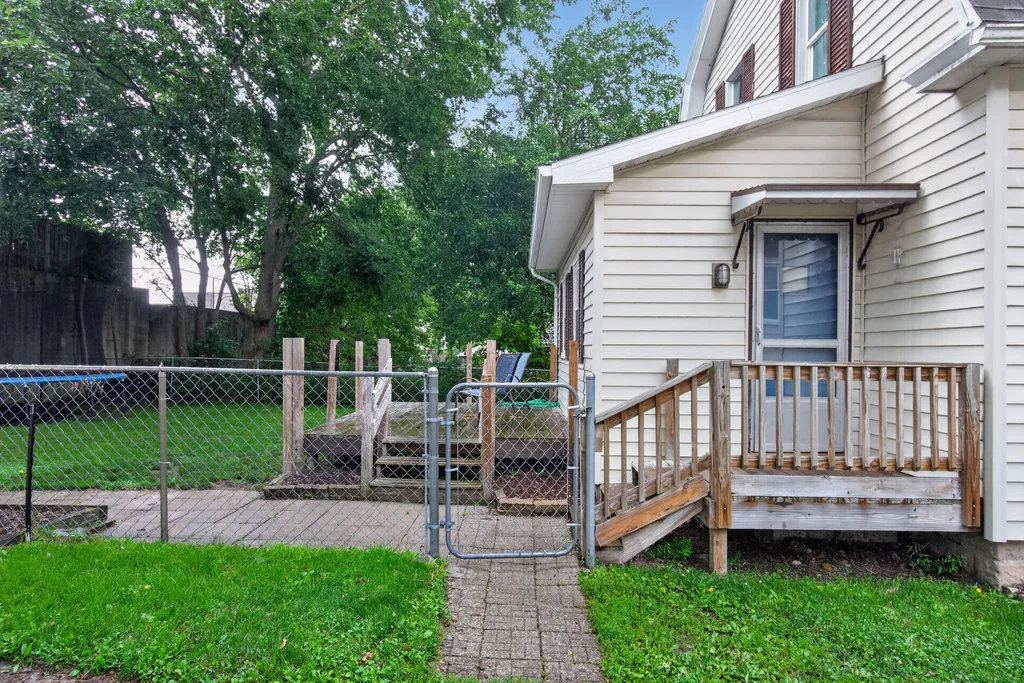 916 Lincoln Street Jackson City MI 49202