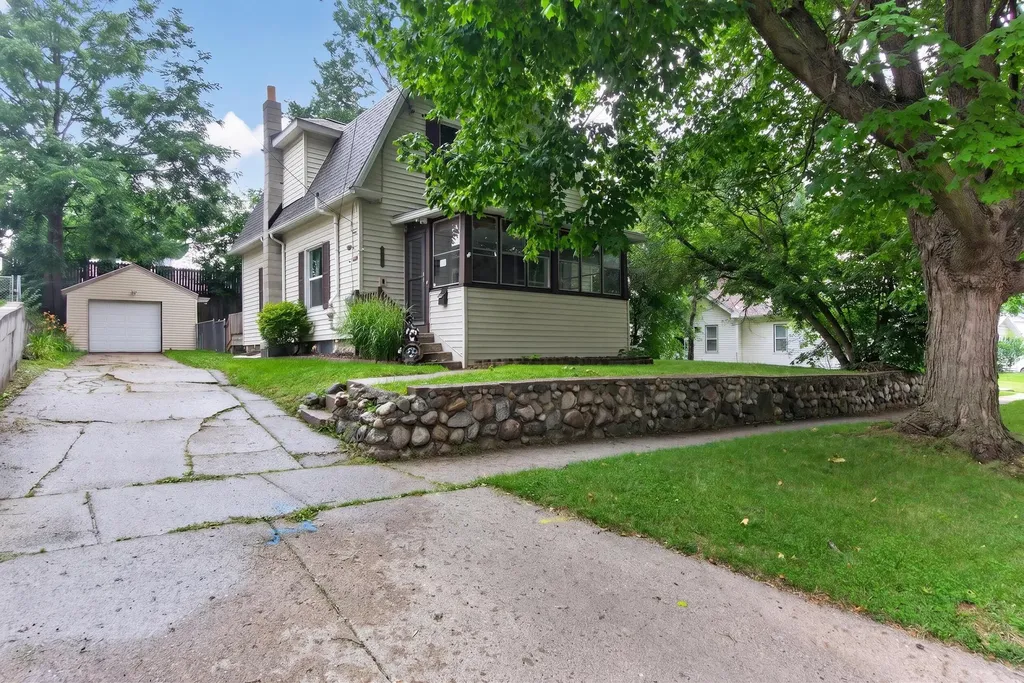 916 Lincoln Street Jackson City MI 49202