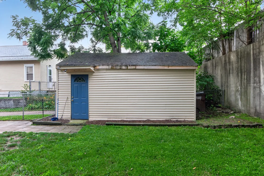 916 Lincoln Street Jackson City MI 49202