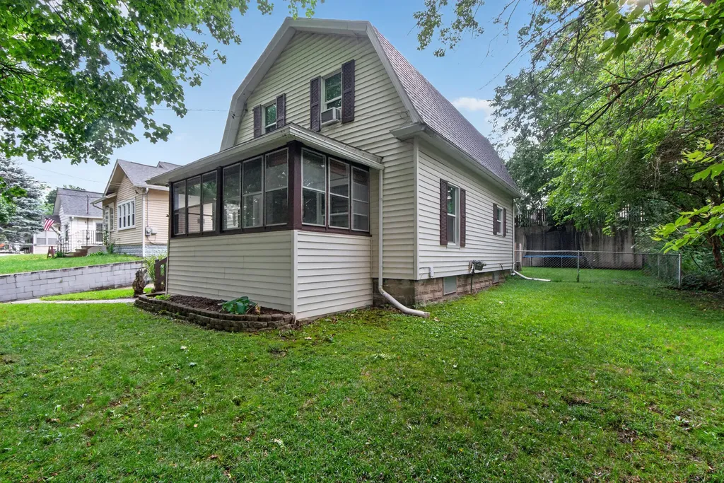 916 Lincoln Street Jackson City MI 49202