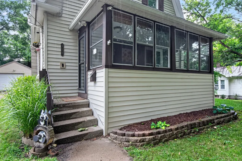916 Lincoln Street Jackson City MI 49202