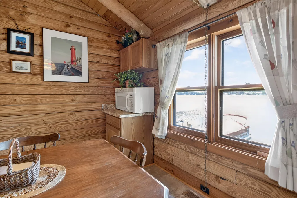 11241 Almon Point Somerset Township MI 49249