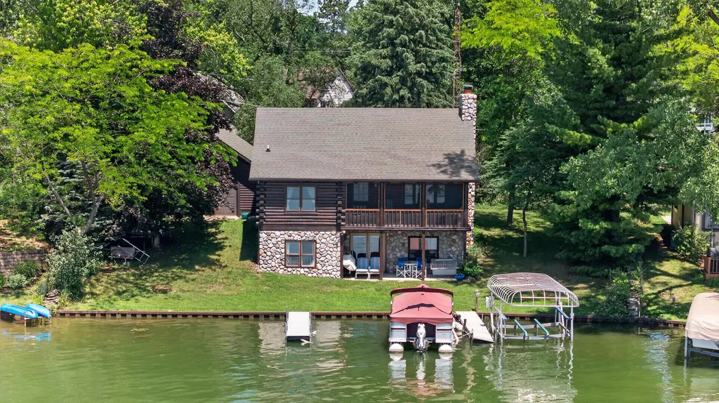 11241 Almon Point Somerset Township MI 49249