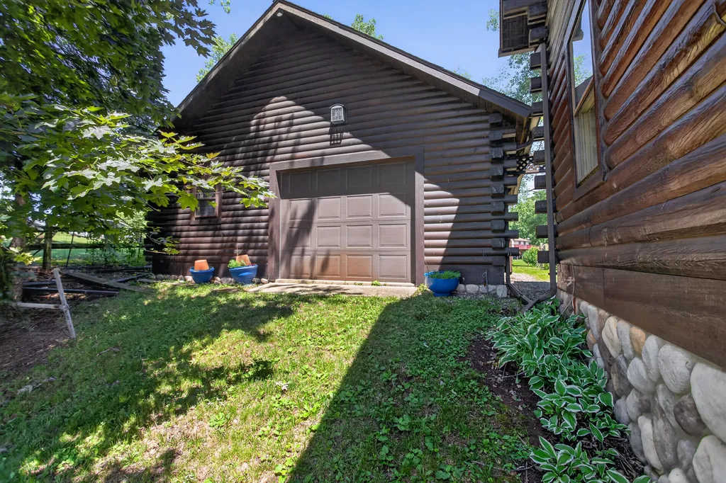 11241 Almon Point Somerset Township MI 49249