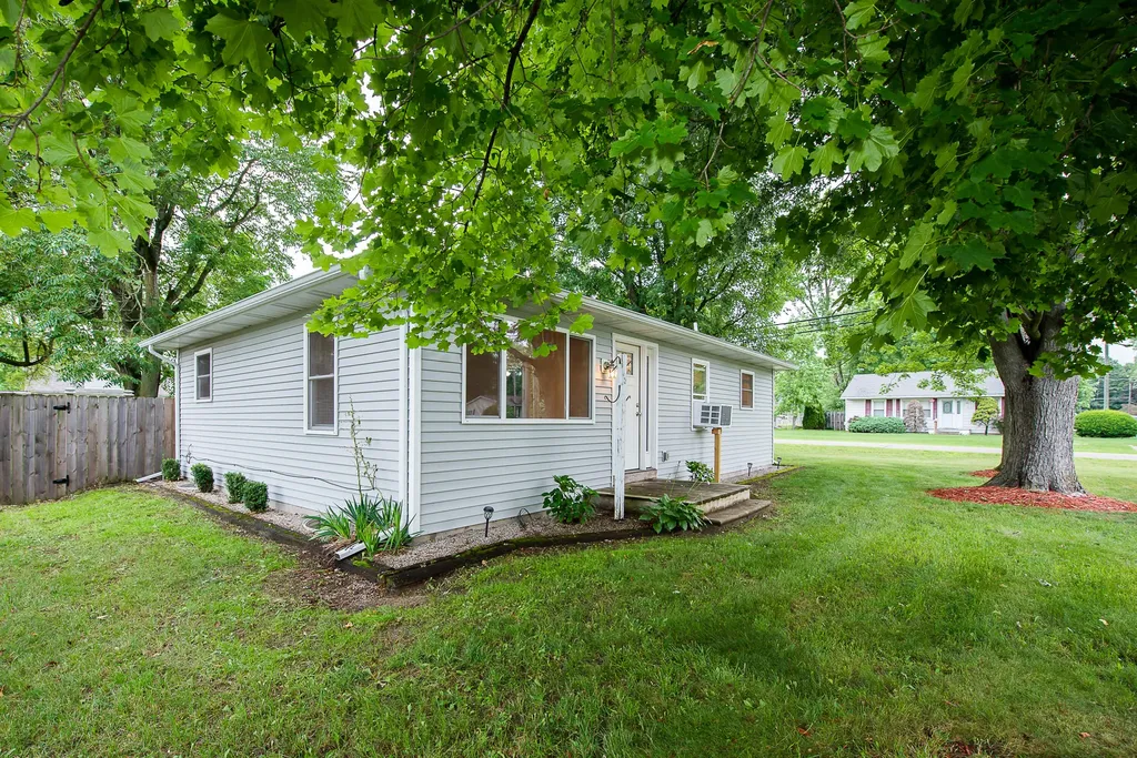 245 Mann Street Putnam Township MI 48169