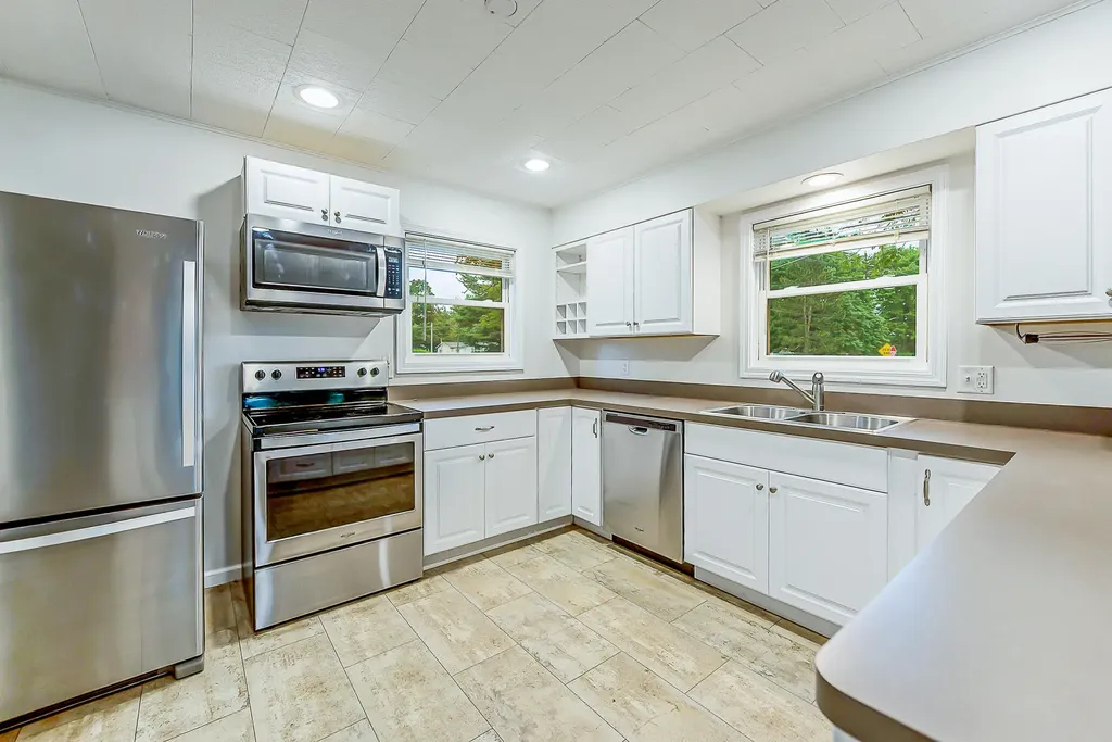 245 Mann Street Putnam Township MI 48169
