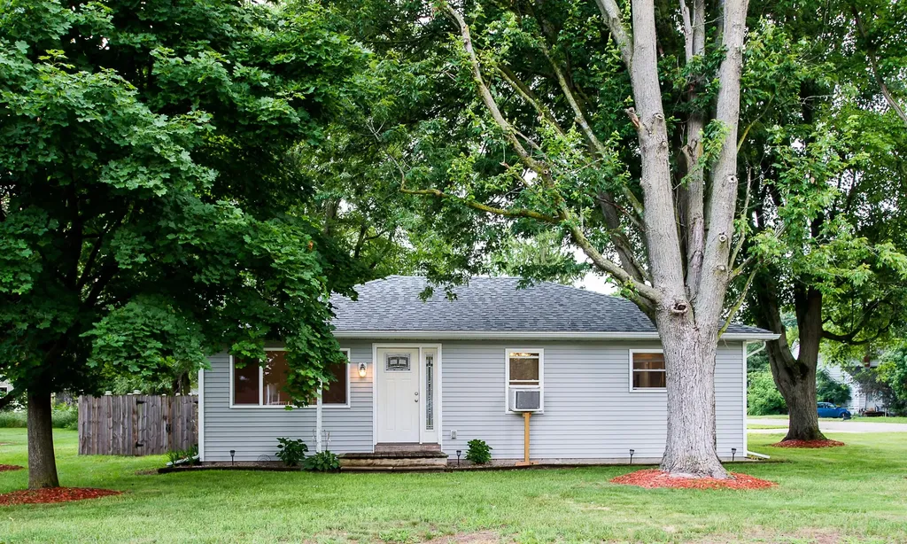 245 Mann Street Putnam Township MI 48169
