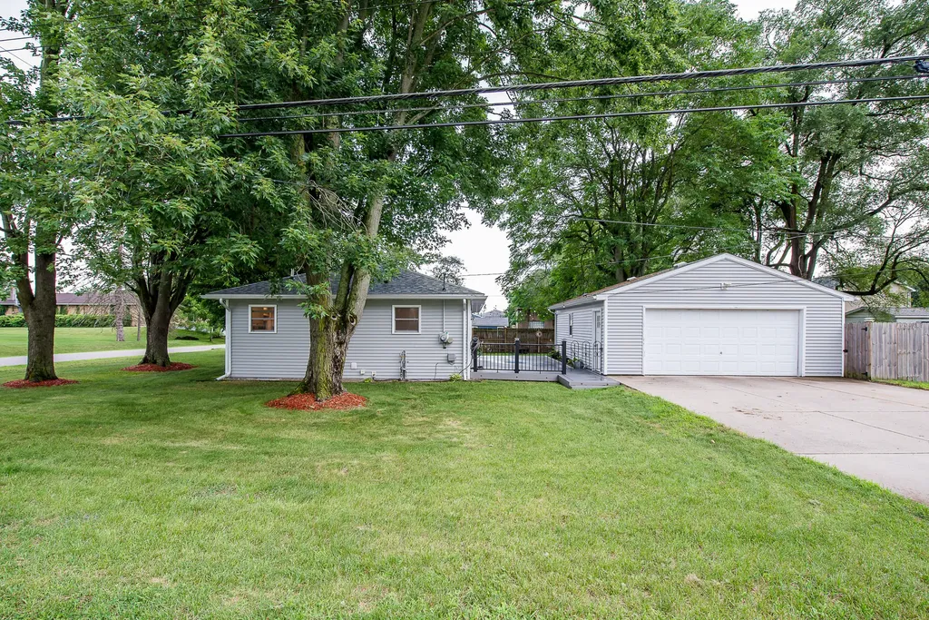 245 Mann Street Putnam Township MI 48169